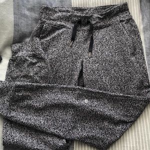Lululemon joggers size 6